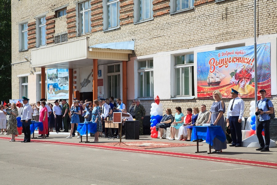 Торжественная церемония вручения аттестатов выпускникам 11-х классов.