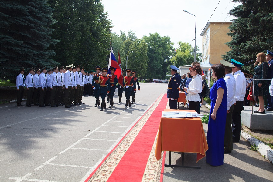 Торжественное вручение выпускникам аттестатов о среднем общем образовании.